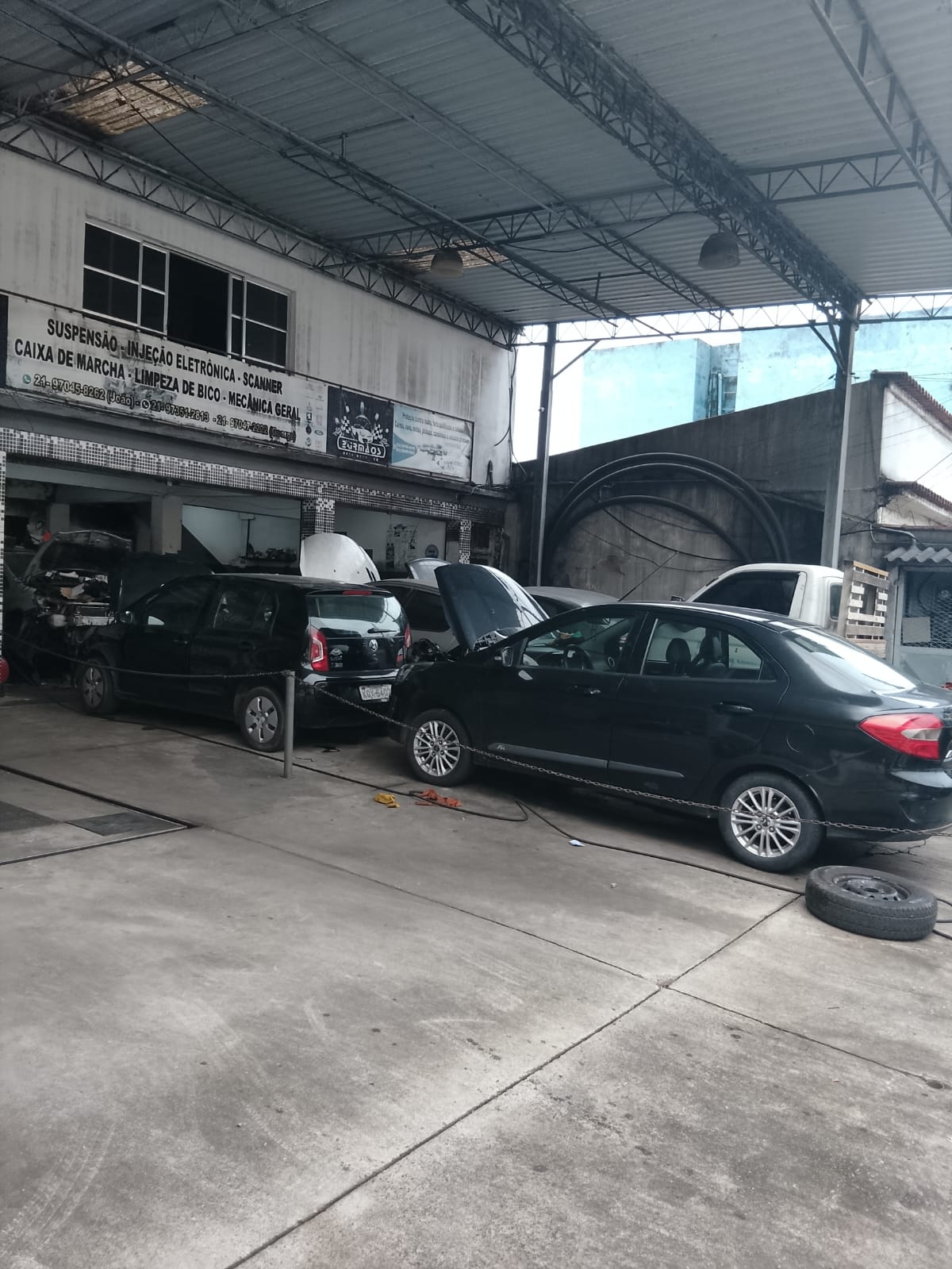 Polícia flagra oficina mecânica sem licença ambiental em Mangaratiba